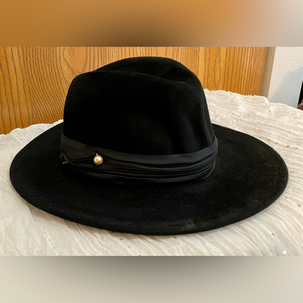 Black Wool Felt Fedora Style Hat